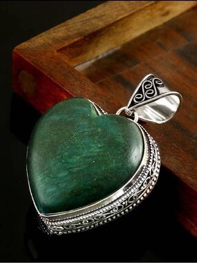 Gorgeous Natural Aventurine 925 sterling silver heart pendant